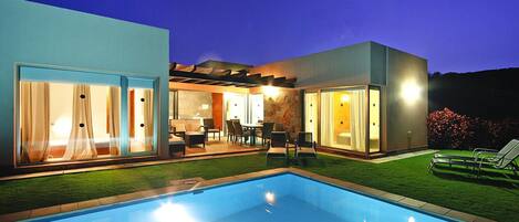 Apartment | Pool | Indoor pool, outdoor pool