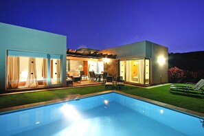 Apartamento | Piscina | Una piscina cubierta, una piscina al aire libre