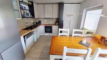 Ferienhaus | Eigene KĂŒche | Wasserkocher, Toaster, Hochstuhl