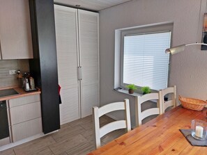 House | Private kitchen | Electric kettle, toaster, high chair - Ferienwohnung in Nesse (Dornum)