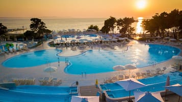 Apartment | Pool | Outdoor pool, a heated pool