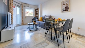 Apartment | Dining - Faro's Arroyo de la Miel Apartment in Malaga (Benalmádena)