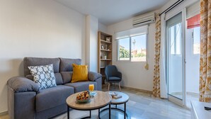 Apartment | Living room - Faro's Arroyo de la Miel Apartment in Malaga (Benalmádena)