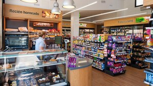 A bakery section with baked goods and a refrigerated display case. - Holiday Home, Maspalomas (San Bartolomé de Tirajana)