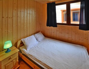 2 bedrooms, individually furnished, bed sheets