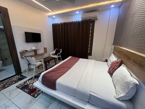 Premium bedding, Select Comfort beds, desk, cribs/infant beds - The Divine (Panipat)