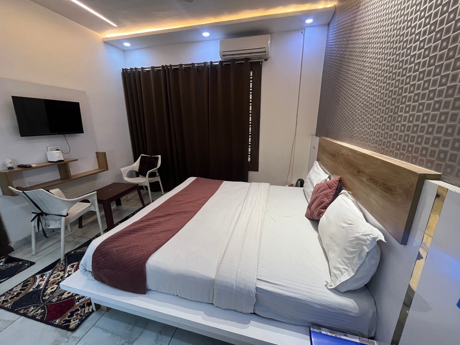 Habitación doble Deluxe | Escritorio, wifi gratis y ropa de cama 