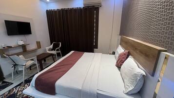 Habitación doble Deluxe | Escritorio, wifi gratis y ropa de cama