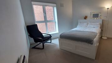 2 bedrooms, iron/ironing board, Internet, bed sheets