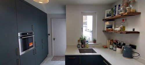 Cosy Home w/Office - 10 Mins Stroll to Seafront