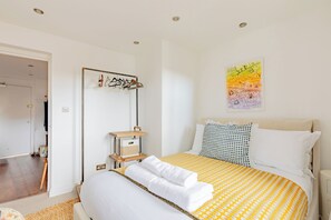 Room - Contemporary 2BD Flat with Balcony, Shoreditch (Greater London)