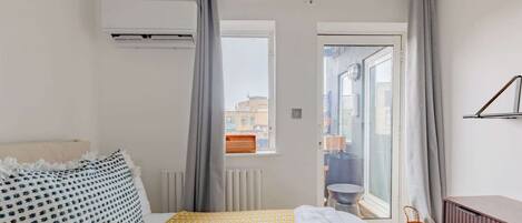 2 habitaciones, tabla de planchar con plancha, internet y ropa de cama