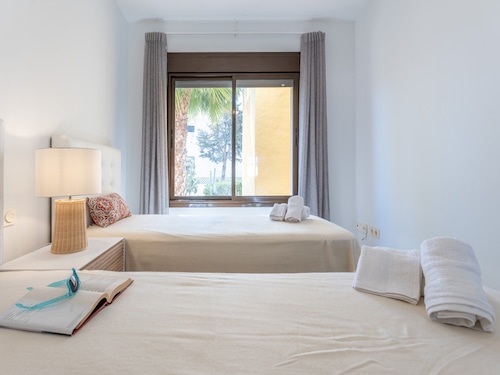 Cosy Apartment in Manilva With Shared Pool