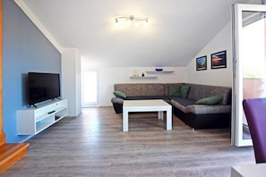 Apartment | Living area - Apartment in Starigrad Near Beach & Paklenica (Starigrad)