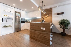 Private kitchen - Faro's Playa Miramar Boutique Apartment (Fuengirola)