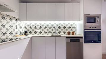 Fridge, microwave, oven, stovetop