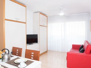 Apartment | Living room - Apartment in Calafell Near the Beach (Calafell)