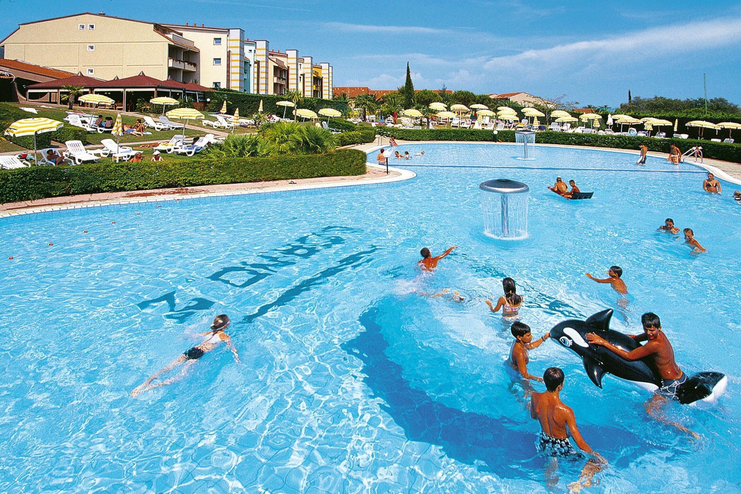 Apartment | Pool | Outdoor pool
