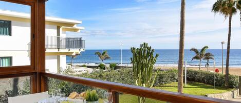 Apartment | Outdoor dining