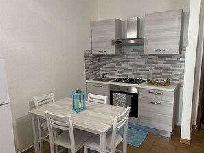 Appartement | Cuisine privée | Bouilloire électrique, grille-pain