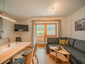 Apartment | Dining