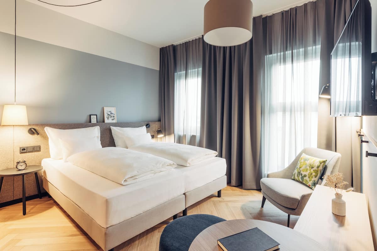 Hypo-allergenic bedding available, in-room safe, WiFi (free), bed sheets
