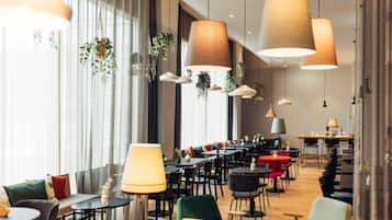 Desayuno buffet todos los días (EUR 18 por persona)