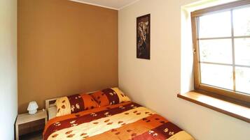 Apartment | 1 bedroom, individually furnished, bed sheets