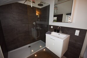 Bathroom - Holiday Home in Vulkaneifel (Berlingen)
