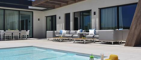 獨棟房屋 | 游泳池 | 室內游泳池和室外游泳池