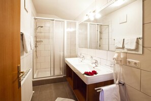 Apartment | Bathroom