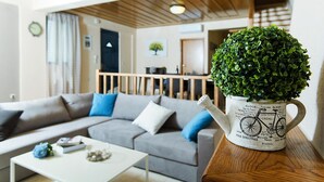 House | Living area - Panormo Apartment Near the Sea (Mylopotamos)