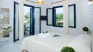 House - Panormo Apartment Near the Sea (Mylopotamos)