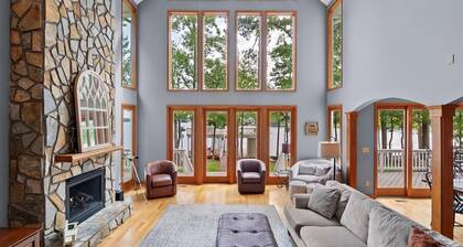 Vacate Reality-Spacious, Waterfront, Pet-Friendly
