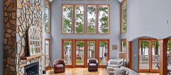 Vacate Reality-Spacious, Waterfront, Pet-Friendly
