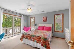 6 bedrooms, iron/ironing board, internet, bed sheets