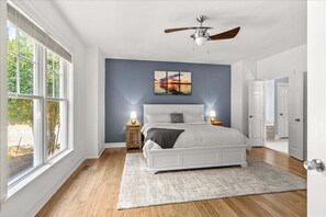 6 bedrooms, WiFi (free), bed sheets