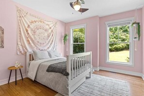 6 bedrooms, free WiFi, bed sheets