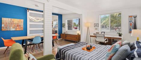 2 dormitorios, escritorio, tabla de planchar con plancha y wifi