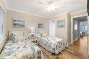 2 slaapkamers, een strijkplank/strijkijzer, reisbedje, wifi