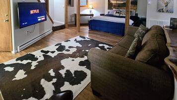 3 bedrooms, desk, free WiFi, bed sheets