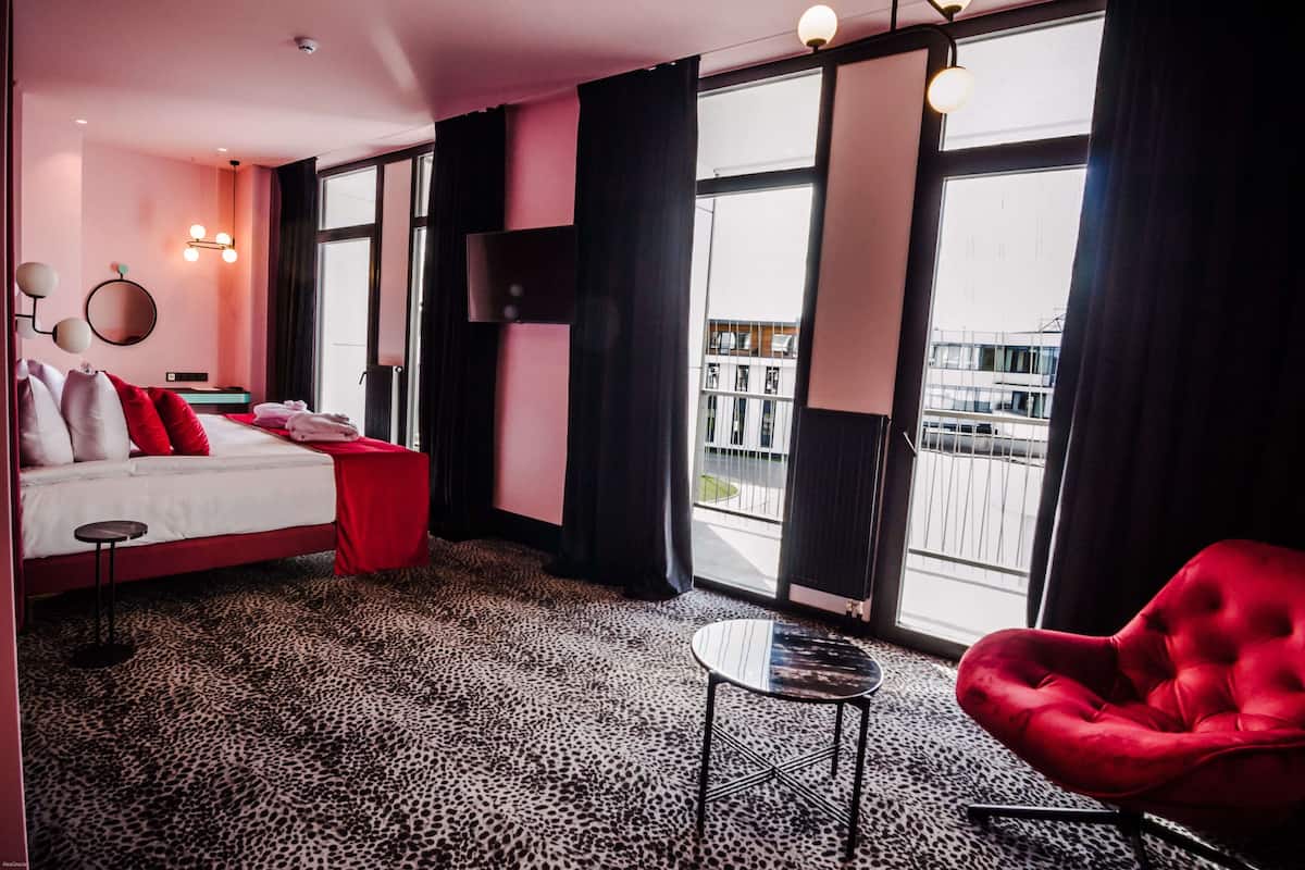 Junior Double Room | Minibar, in-room safe, desk, laptop workspace