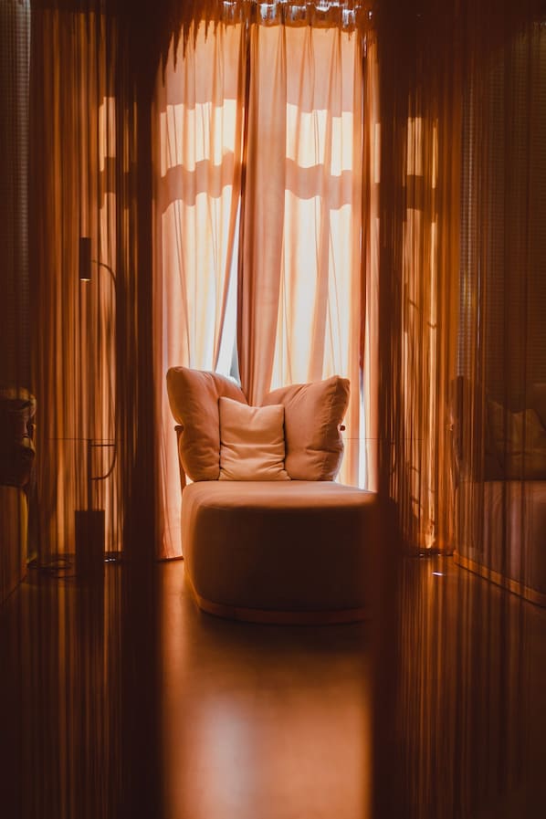 Couples treatment room(s), body treatments, hot stone massages