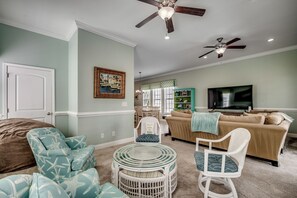 Fernseher, DVD-Player, Stereoanlage