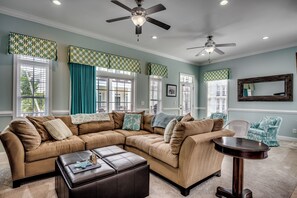 TV, DVD-spiller og stereoanlegg