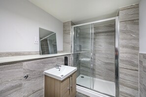 Family Apartment | Bathroom - Marygate by Deuce Hotels Ltd (Wakefield)