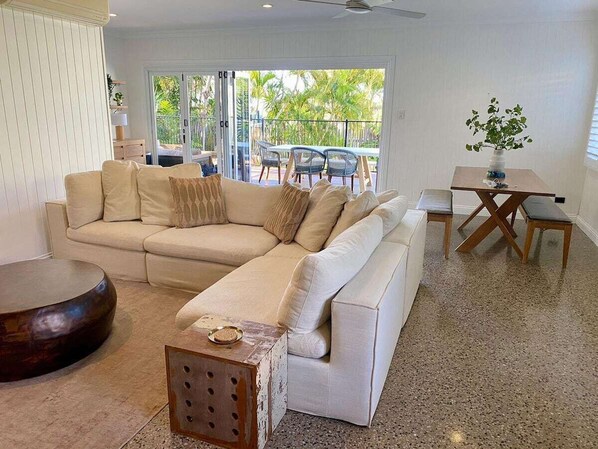 TV - Heaven in Paradise on Stanley (North Ward)