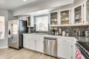 House (4 Bedrooms) | Interior