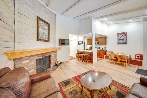 Near Hiking: Renovated Breck Condo w/ Tennis Court