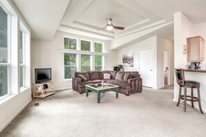 House (1 Bedroom) | Interior - Lakefront Snohomish Home ~ 13 Mi to Historic Dtwn (Snohomish)